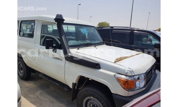 Acheter Import Voiture Toyota Land Cruiser Blanc à Import - Dubai, Bujumbura Acheter Import Voiture Toyota Land Cruiser Blanc à Import - Dubai, Bujumbura