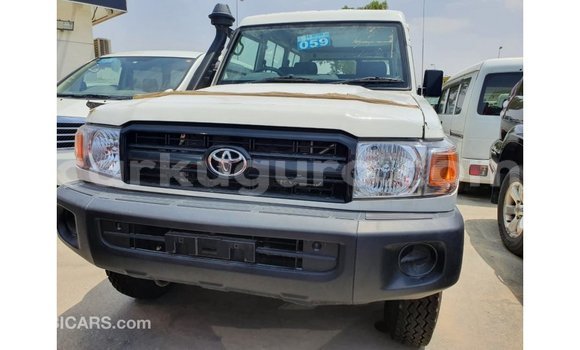 Acheter Import Voiture Toyota Land Cruiser Blanc à Import - Dubai, Bujumbura Acheter Import Voiture Toyota Land Cruiser Blanc à Import - Dubai, Bujumbura