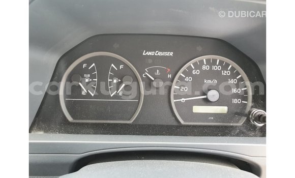 Acheter Import Voiture Toyota Land Cruiser Blanc à Import - Dubai, Bujumbura Acheter Import Voiture Toyota Land Cruiser Blanc à Import - Dubai, Bujumbura