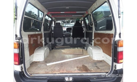 Acheter Import Voiture Toyota Hiace Blanc à Import - Dubai, Bujumbura Acheter Import Voiture Toyota Hiace Blanc à Import - Dubai, Bujumbura