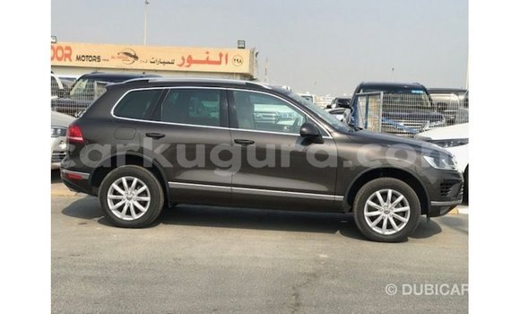 Acheter Import Voiture Volkswagen Touareg Marron à Import - Dubai, Bujumbura Acheter Import Voiture Volkswagen Touareg Marron à Import - Dubai, Bujumbura