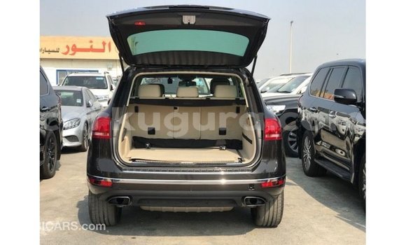 Acheter Import Voiture Volkswagen Touareg Marron à Import - Dubai, Bujumbura Acheter Import Voiture Volkswagen Touareg Marron à Import - Dubai, Bujumbura