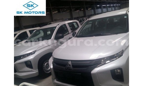 Acheter Import Voiture Mitsubishi L200 Blanc à Import - Dubai, Bujumbura