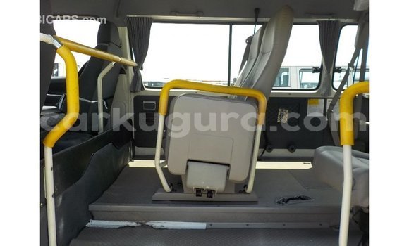 Acheter Import Voiture Toyota Hiace Blanc à Import - Dubai, Bujumbura Acheter Import Voiture Toyota Hiace Blanc à Import - Dubai, Bujumbura