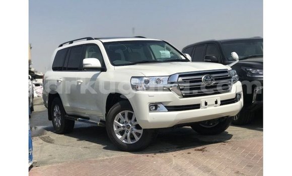 Acheter Import Voiture Toyota Land Cruiser Blanc à Import - Dubai, Bujumbura Acheter Import Voiture Toyota Land Cruiser Blanc à Import - Dubai, Bujumbura