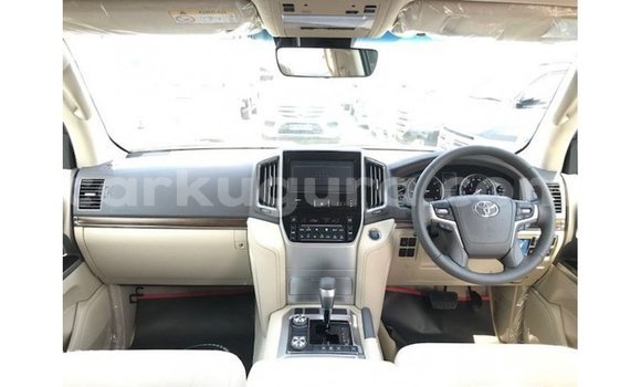 Acheter Import Voiture Toyota Land Cruiser Blanc à Import - Dubai, Bujumbura Acheter Import Voiture Toyota Land Cruiser Blanc à Import - Dubai, Bujumbura