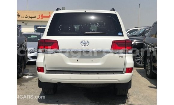 Acheter Import Voiture Toyota Land Cruiser Blanc à Import - Dubai, Bujumbura Acheter Import Voiture Toyota Land Cruiser Blanc à Import - Dubai, Bujumbura