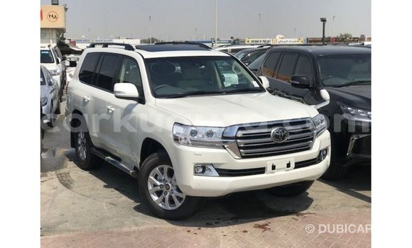 Acheter Import Voiture Toyota Land Cruiser Blanc à Import - Dubai, Bujumbura Acheter Import Voiture Toyota Land Cruiser Blanc à Import - Dubai, Bujumbura