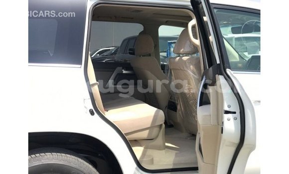 Acheter Import Voiture Toyota Land Cruiser Blanc à Import - Dubai, Bujumbura Acheter Import Voiture Toyota Land Cruiser Blanc à Import - Dubai, Bujumbura