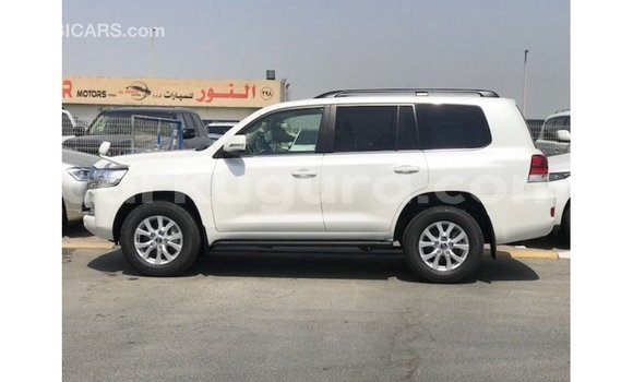Acheter Import Voiture Toyota Land Cruiser Blanc à Import - Dubai, Bujumbura Acheter Import Voiture Toyota Land Cruiser Blanc à Import - Dubai, Bujumbura