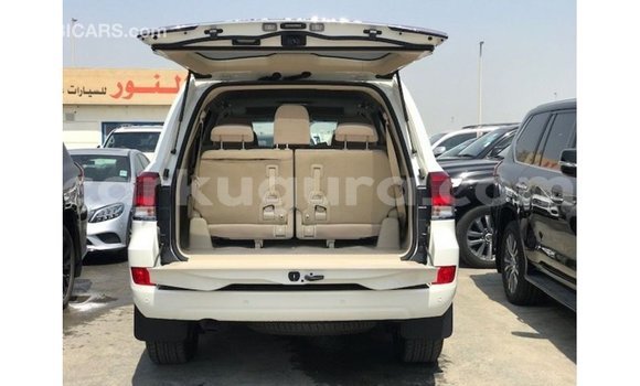 Acheter Import Voiture Toyota Land Cruiser Blanc à Import - Dubai, Bujumbura Acheter Import Voiture Toyota Land Cruiser Blanc à Import - Dubai, Bujumbura
