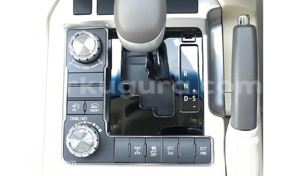 Acheter Import Voiture Toyota Land Cruiser Blanc à Import - Dubai, Bujumbura Acheter Import Voiture Toyota Land Cruiser Blanc à Import - Dubai, Bujumbura
