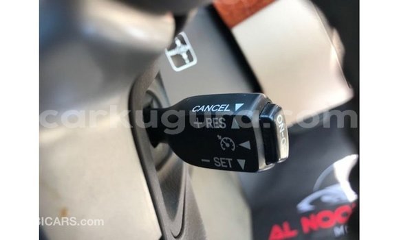 Acheter Import Voiture Toyota Land Cruiser Rouge à Import - Dubai, Bujumbura Acheter Import Voiture Toyota Land Cruiser Rouge à Import - Dubai, Bujumbura