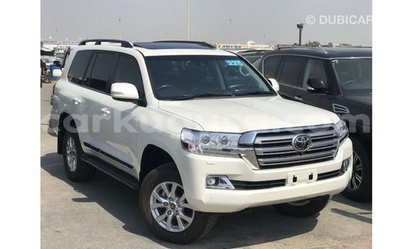 Acheter Import Voiture Toyota Land Cruiser Blanc à Import - Dubai, Bujumbura Acheter Import Voiture Toyota Land Cruiser Blanc à Import - Dubai, Bujumbura