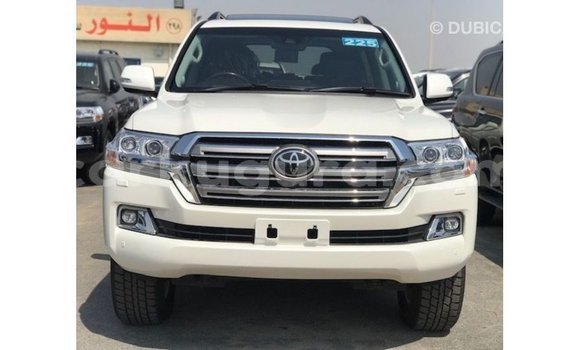 Acheter Import Voiture Toyota Land Cruiser Blanc à Import - Dubai, Bujumbura Acheter Import Voiture Toyota Land Cruiser Blanc à Import - Dubai, Bujumbura