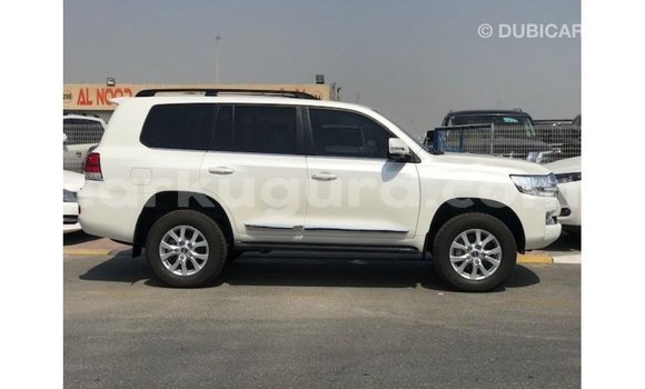 Acheter Import Voiture Toyota Land Cruiser Blanc à Import - Dubai, Bujumbura Acheter Import Voiture Toyota Land Cruiser Blanc à Import - Dubai, Bujumbura