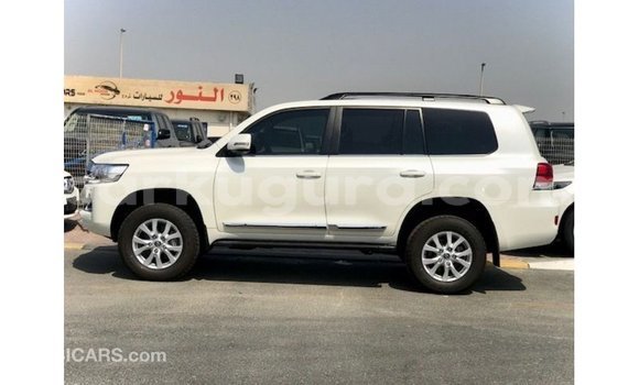Acheter Import Voiture Toyota Land Cruiser Blanc à Import - Dubai, Bujumbura Acheter Import Voiture Toyota Land Cruiser Blanc à Import - Dubai, Bujumbura