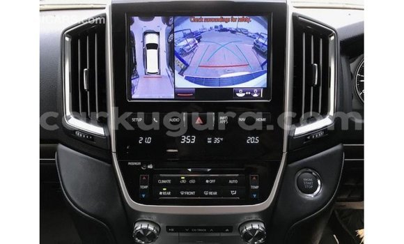 Acheter Import Voiture Toyota Land Cruiser Blanc à Import - Dubai, Bujumbura Acheter Import Voiture Toyota Land Cruiser Blanc à Import - Dubai, Bujumbura