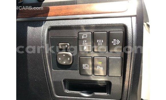 Acheter Import Voiture Toyota Land Cruiser Blanc à Import - Dubai, Bujumbura Acheter Import Voiture Toyota Land Cruiser Blanc à Import - Dubai, Bujumbura