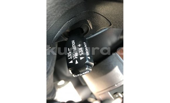 Acheter Import Voiture Toyota Land Cruiser Blanc à Import - Dubai, Bujumbura Acheter Import Voiture Toyota Land Cruiser Blanc à Import - Dubai, Bujumbura