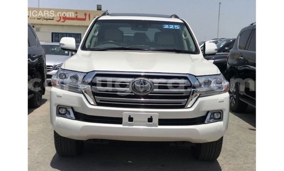 Buy Import Toyota Land Cruiser White Car in Import - Dubai in Bujumbura Buy Import Toyota Land Cruiser White Car in Import - Dubai in Bujumbura