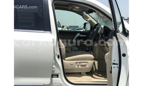 Buy Import Toyota Land Cruiser White Car in Import - Dubai in Bujumbura Buy Import Toyota Land Cruiser White Car in Import - Dubai in Bujumbura