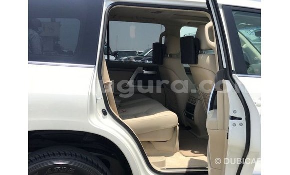 Buy Import Toyota Land Cruiser White Car in Import - Dubai in Bujumbura Buy Import Toyota Land Cruiser White Car in Import - Dubai in Bujumbura
