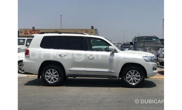 Buy Import Toyota Land Cruiser White Car in Import - Dubai in Bujumbura Buy Import Toyota Land Cruiser White Car in Import - Dubai in Bujumbura