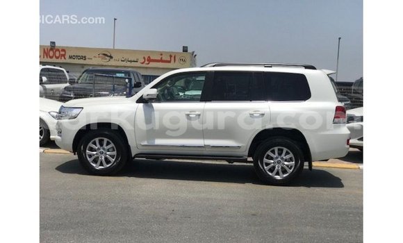 Buy Import Toyota Land Cruiser White Car in Import - Dubai in Bujumbura Buy Import Toyota Land Cruiser White Car in Import - Dubai in Bujumbura