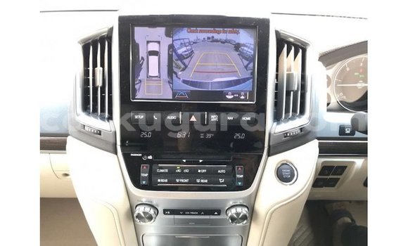 Buy Import Toyota Land Cruiser White Car in Import - Dubai in Bujumbura Buy Import Toyota Land Cruiser White Car in Import - Dubai in Bujumbura