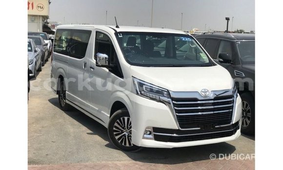 Nunua Imported Toyota Granvia Nyeupe Gari ndani ya Import - Dubai nchini Bujumbura Nunua Imported Toyota Granvia Nyeupe Gari ndani ya Import - Dubai nchini Bujumbura