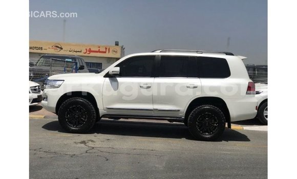 Buy Import Toyota Land Cruiser White Car in Import - Dubai in Bujumbura Buy Import Toyota Land Cruiser White Car in Import - Dubai in Bujumbura