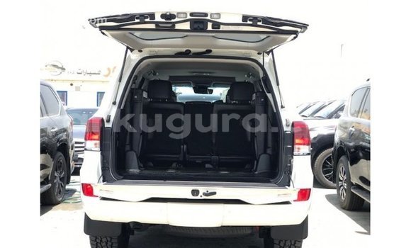 Buy Import Toyota Land Cruiser White Car in Import - Dubai in Bujumbura Buy Import Toyota Land Cruiser White Car in Import - Dubai in Bujumbura
