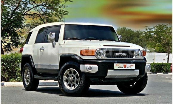 Buy Import Toyota FJ Cruiser White Car in Import - Dubai in Bujumbura