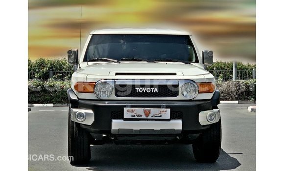 Acheter Import Voiture Toyota FJ Cruiser Blanc à Import - Dubai, Bujumbura Acheter Import Voiture Toyota FJ Cruiser Blanc à Import - Dubai, Bujumbura