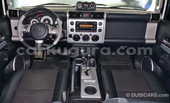 Acheter Import Voiture Toyota FJ Cruiser Blanc à Import - Dubai, Bujumbura Acheter Import Voiture Toyota FJ Cruiser Blanc à Import - Dubai, Bujumbura