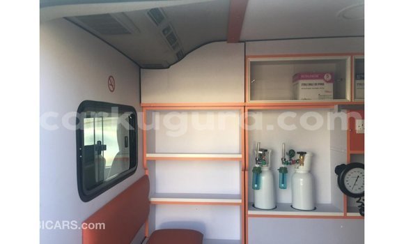 Acheter Import Voiture Toyota Hiace Blanc à Import - Dubai, Bujumbura Acheter Import Voiture Toyota Hiace Blanc à Import - Dubai, Bujumbura