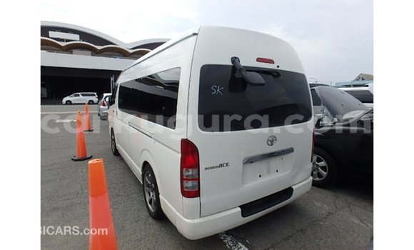 Acheter Import Voiture Toyota Hiace Blanc à Import - Dubai, Bujumbura Acheter Import Voiture Toyota Hiace Blanc à Import - Dubai, Bujumbura