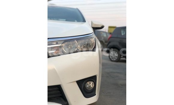 Nunua Imported Toyota Corolla Nyeupe Gari ndani ya Import - Dubai nchini Bujumbura Nunua Imported Toyota Corolla Nyeupe Gari ndani ya Import - Dubai nchini Bujumbura