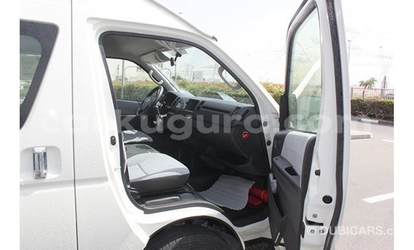 Nunua Imported Toyota Hiace Nyeupe Gari ndani ya Import - Dubai nchini Bujumbura Nunua Imported Toyota Hiace Nyeupe Gari ndani ya Import - Dubai nchini Bujumbura