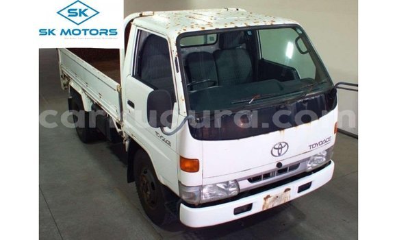 Acheter Import Voiture Toyota Dyna Blanc à Import - Dubai, Bujumbura