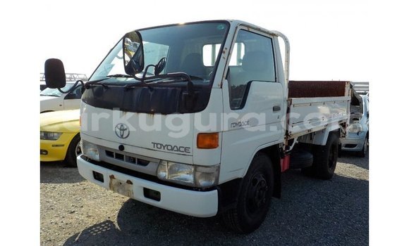 Acheter Import Voiture Toyota Dyna Blanc à Import - Dubai, Bujumbura Acheter Import Voiture Toyota Dyna Blanc à Import - Dubai, Bujumbura