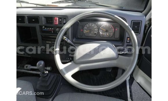 Acheter Import Voiture Toyota Dyna Blanc à Import - Dubai, Bujumbura Acheter Import Voiture Toyota Dyna Blanc à Import - Dubai, Bujumbura