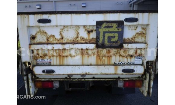 Acheter Import Voiture Toyota Dyna Blanc à Import - Dubai, Bujumbura Acheter Import Voiture Toyota Dyna Blanc à Import - Dubai, Bujumbura