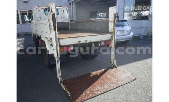 Acheter Import Voiture Toyota Dyna Blanc à Import - Dubai, Bujumbura Acheter Import Voiture Toyota Dyna Blanc à Import - Dubai, Bujumbura