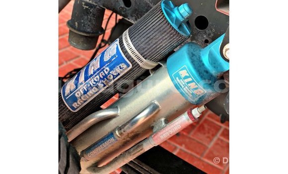 Nunua Imported Ford AEV AMBULANCE Nyekundu Lori ndani ya Import - Dubai nchini Bujumbura Nunua Imported Ford AEV AMBULANCE Nyekundu Lori ndani ya Import - Dubai nchini Bujumbura