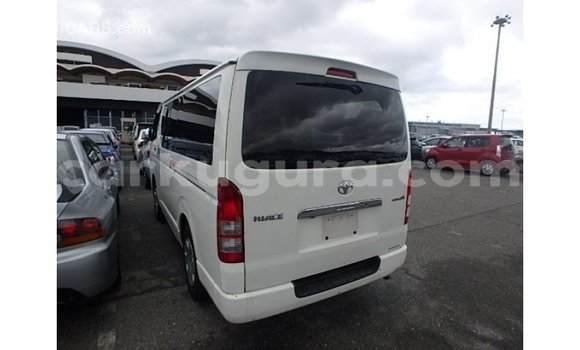 Acheter Import Voiture Toyota Hiace Blanc à Import - Dubai, Bujumbura Acheter Import Voiture Toyota Hiace Blanc à Import - Dubai, Bujumbura