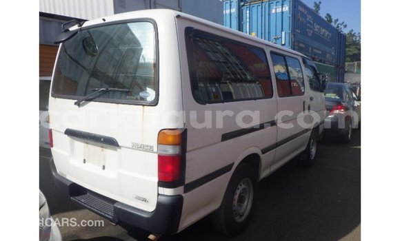 Acheter Import Voiture Toyota Hiace Blanc à Import - Dubai, Bujumbura Acheter Import Voiture Toyota Hiace Blanc à Import - Dubai, Bujumbura