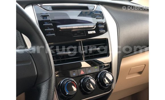Acheter Import Voiture Toyota Yaris Blanc à Import - Dubai, Bujumbura Acheter Import Voiture Toyota Yaris Blanc à Import - Dubai, Bujumbura