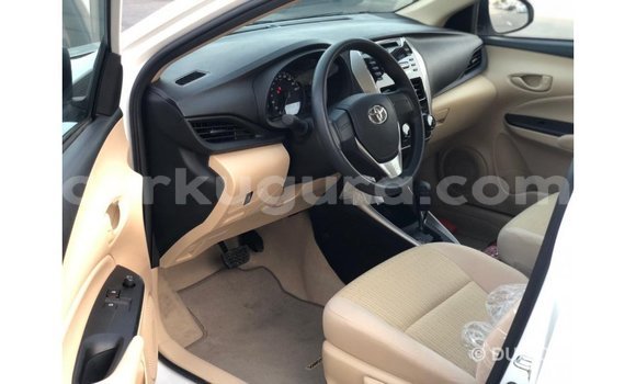 Nunua Imported Toyota Yaris Nyeupe Gari ndani ya Import - Dubai nchini Bujumbura Nunua Imported Toyota Yaris Nyeupe Gari ndani ya Import - Dubai nchini Bujumbura